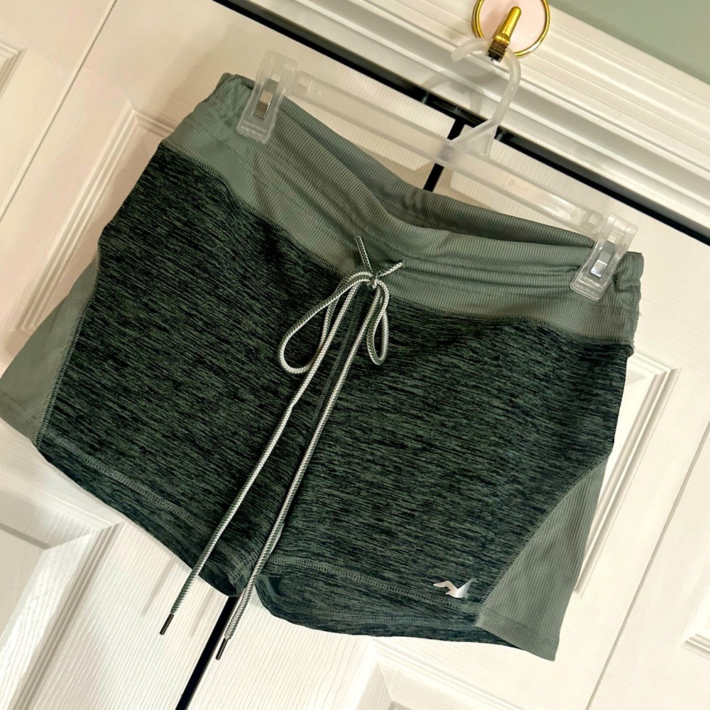 NWOT•L•Hollister Green Space Dye Shorts
